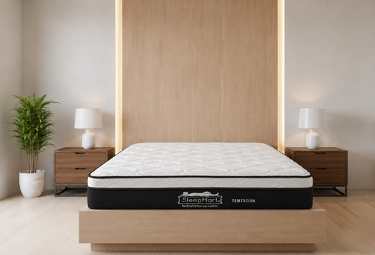 Colchón SleepMart Temptation en recámara moderna con base de madera